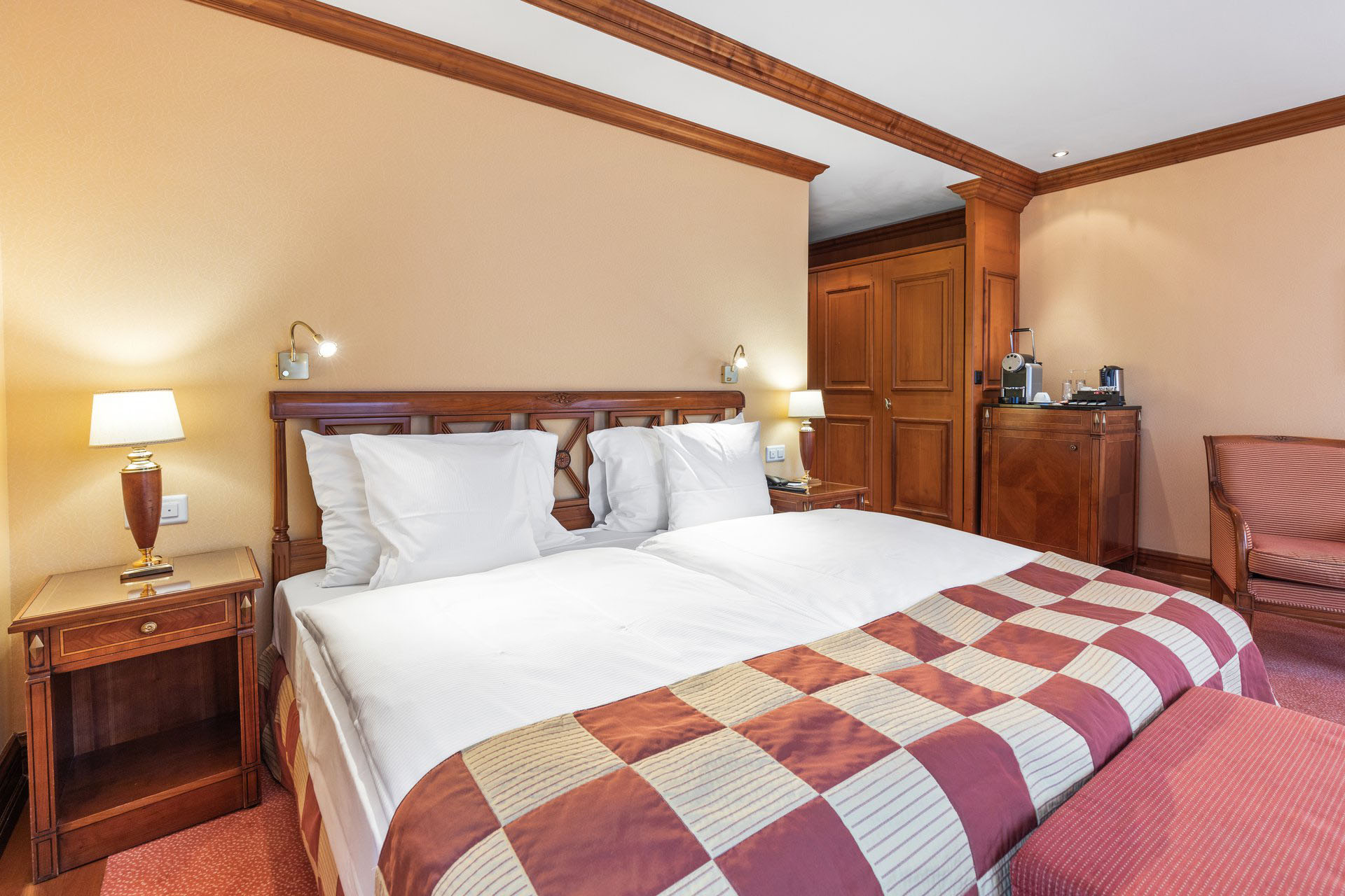 Classic Double Room King Size Bed - Grand Hotel Zermatterhof
