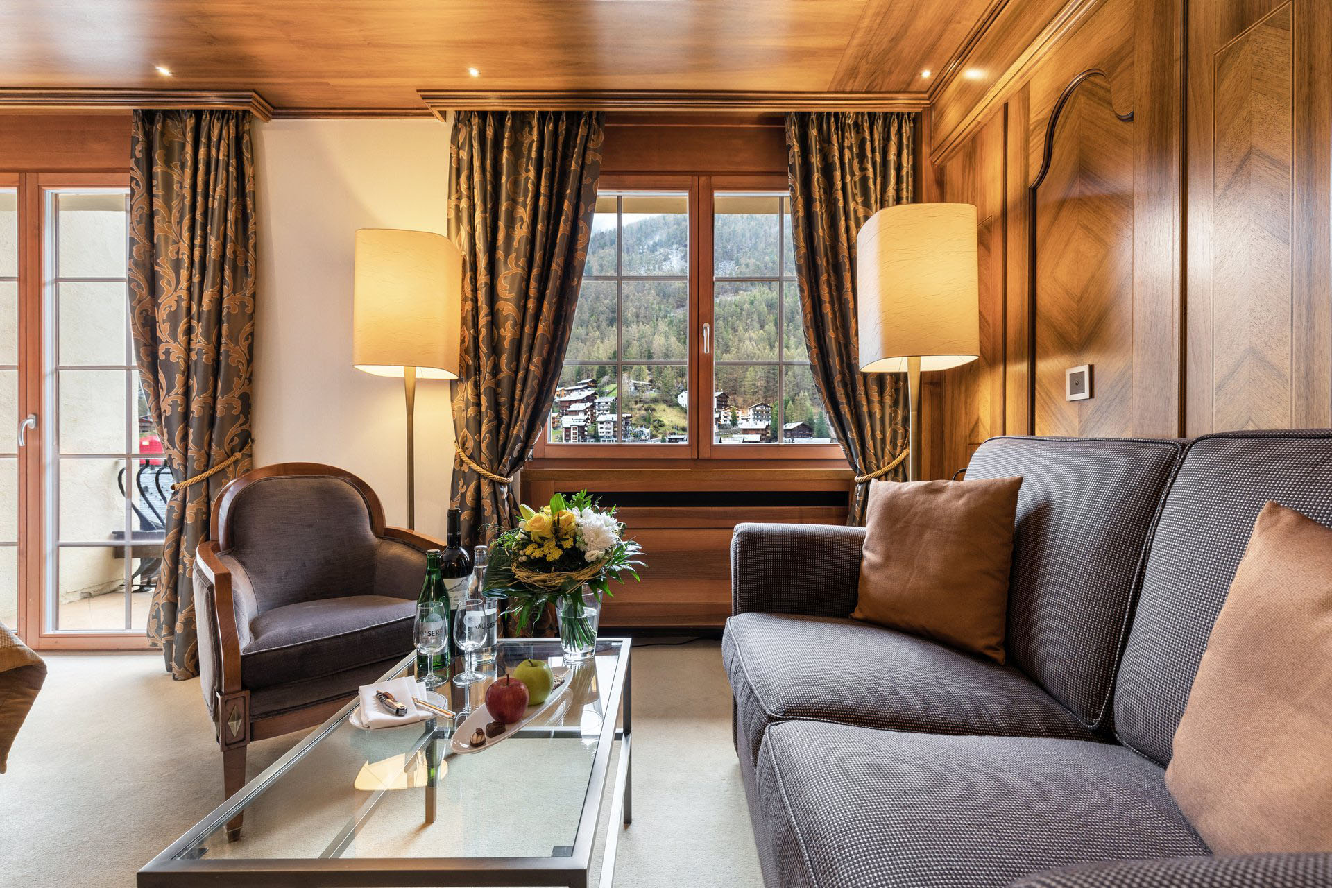 Deluxe Double Room Living Room - Grand Hotel Zermatterhof