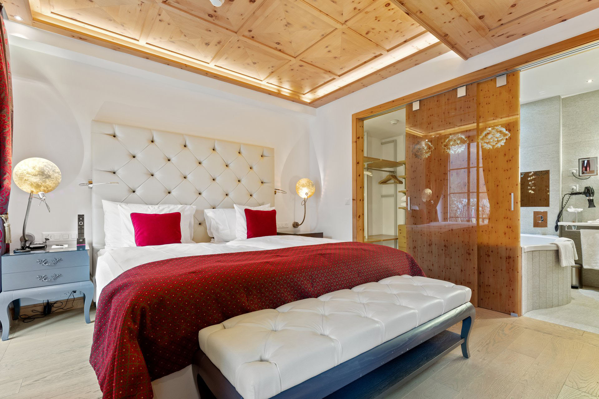 Superior One Bedroom Suite King Sized Bed - Grand Hotel Zermatterhof