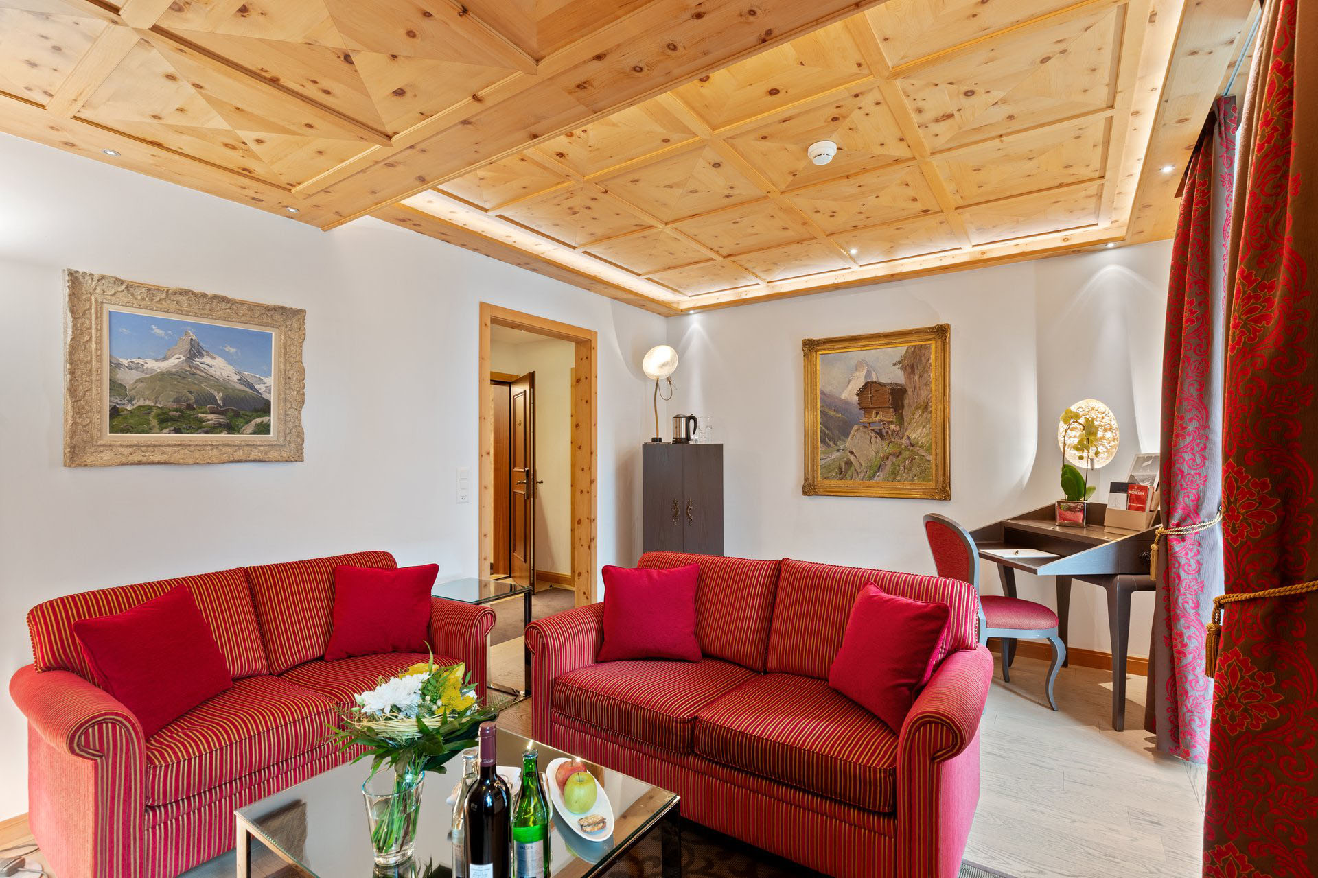Superior One Bedroom Suite Living Room - Grand Hotel Zermatterhof