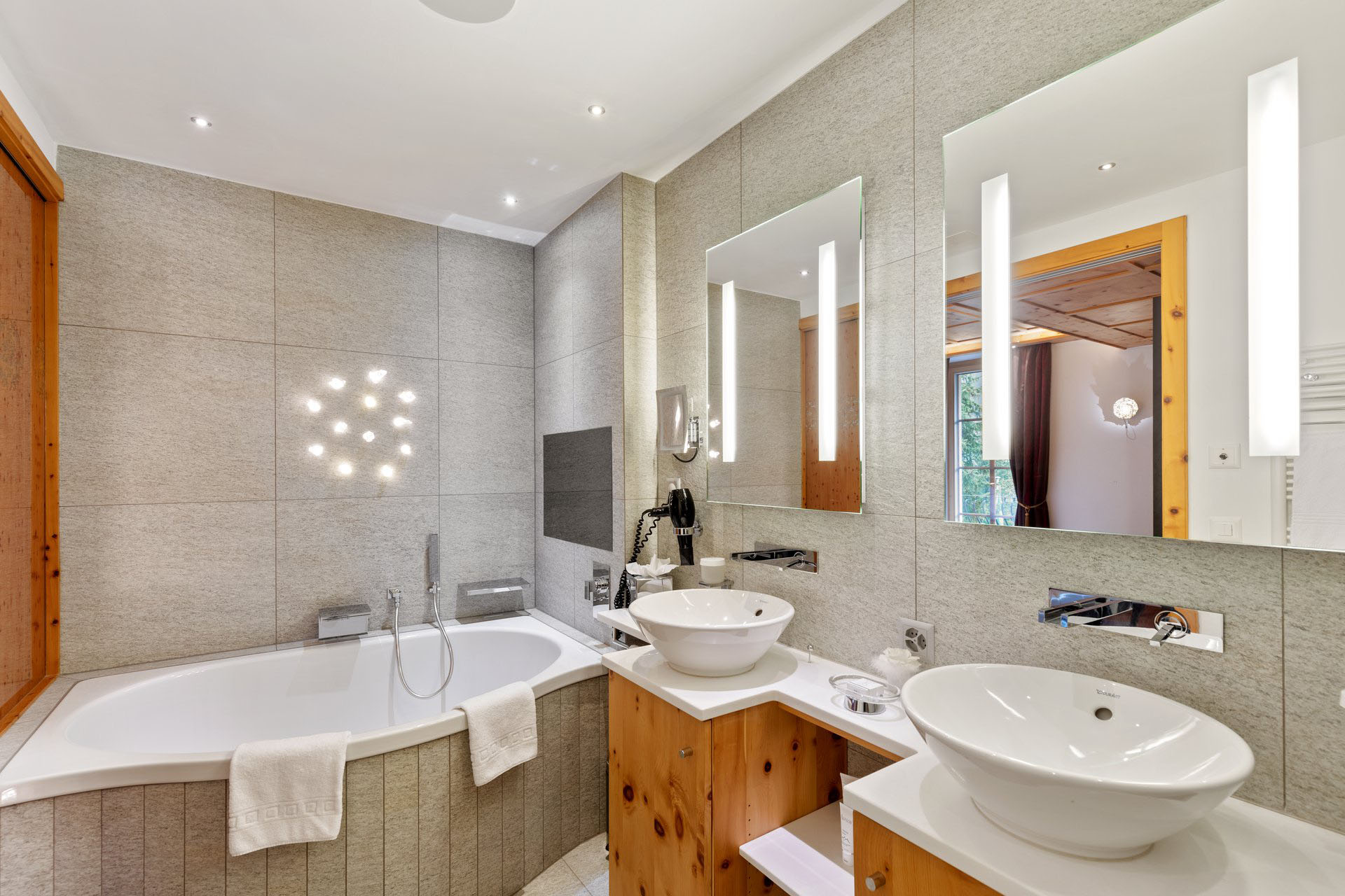 Superior One Bedroom Suite Bathroom - Grand Hotel Zermatterhof